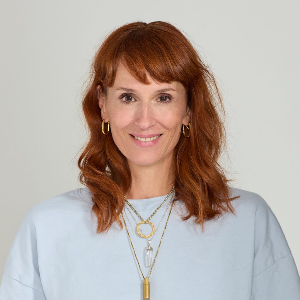 Dr. Julia Napolitano Gil